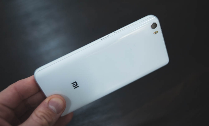 Xiaomi Mi5-3 Функциональные элементы Правая грань